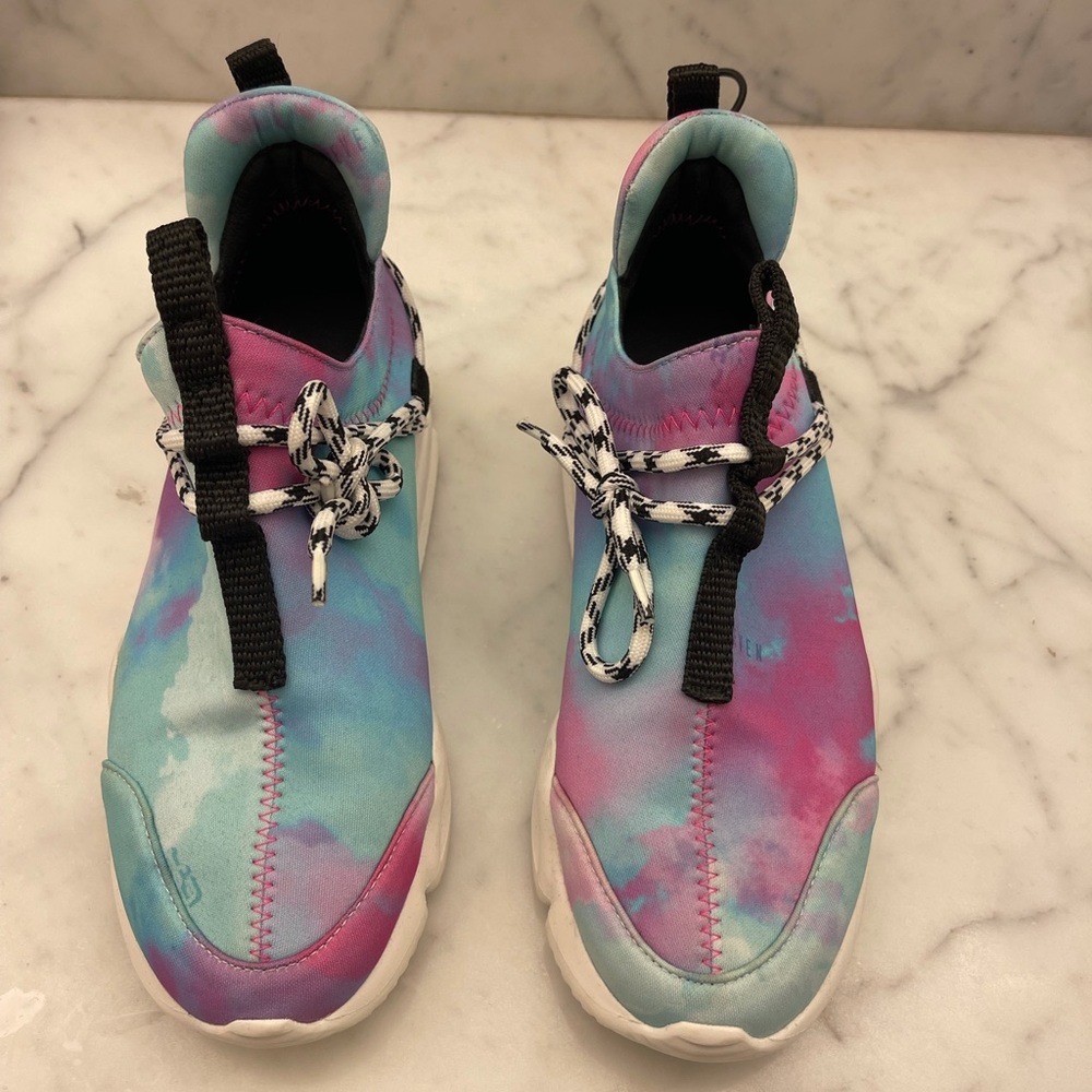 JOHN GEIGER 002 low top sneaker!